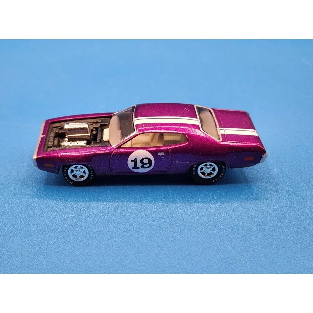 Vintage 2000 Johnny Lightening Purple 1972 Plymouth Road Runner Street Freaks